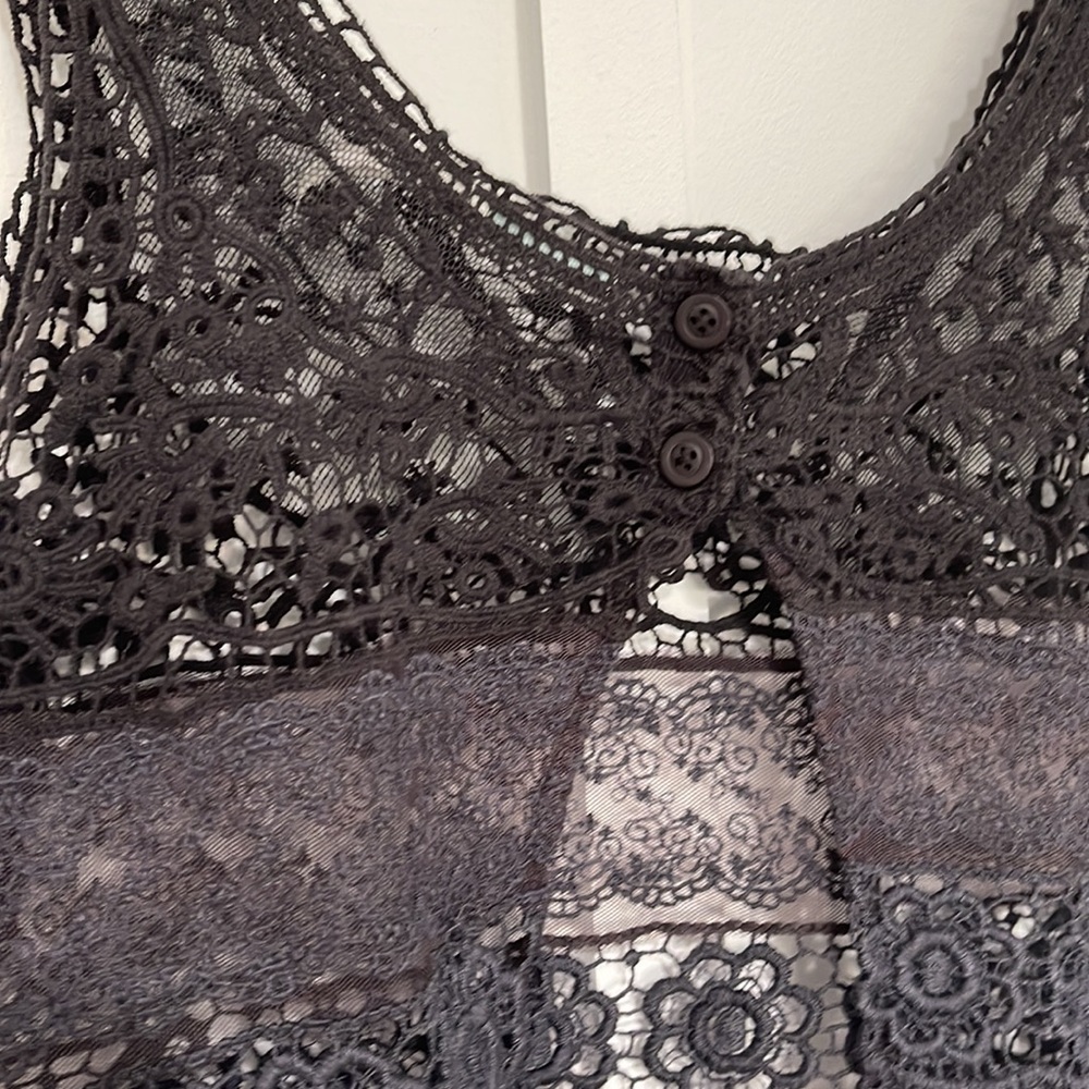Kimchi Blue - Black lace split/open-back tank - Picture 4 of 8